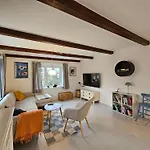 Idyllic Surrounded By Fields Ferienhaus